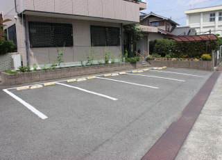 名古屋市中村区の二村クリニックの駐車場